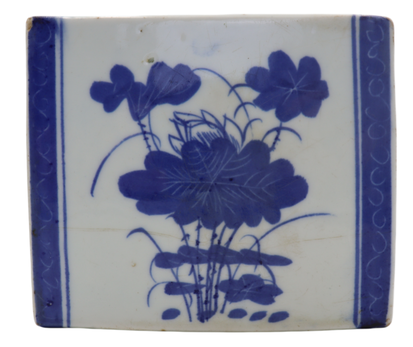 清 青花博古纹镂空脉枕